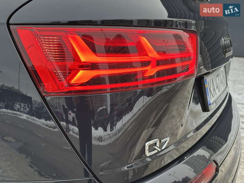 Внедорожник / Кроссовер Audi Q7 2017 в Киеве