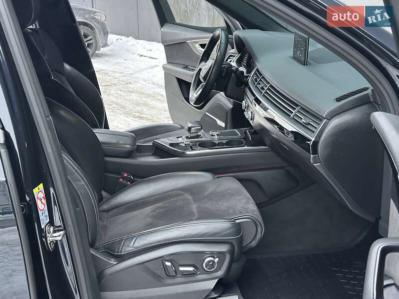 Внедорожник / Кроссовер Audi Q7 2017 в Киеве