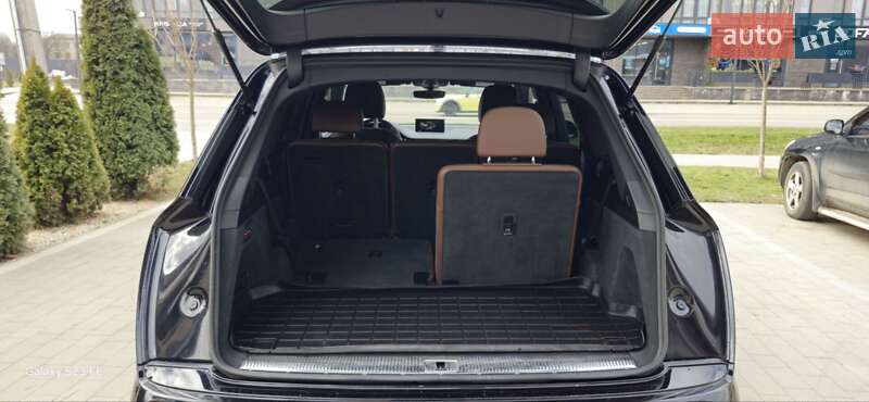 Позашляховик / Кросовер Audi Q7 2017 в Ужгороді