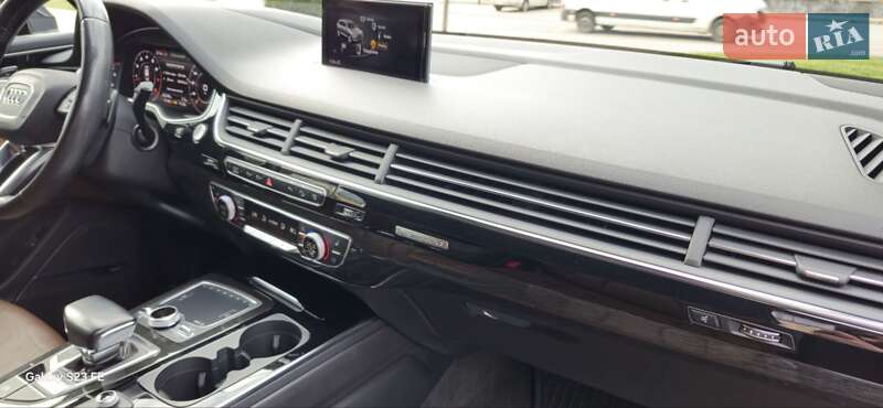 Позашляховик / Кросовер Audi Q7 2017 в Ужгороді