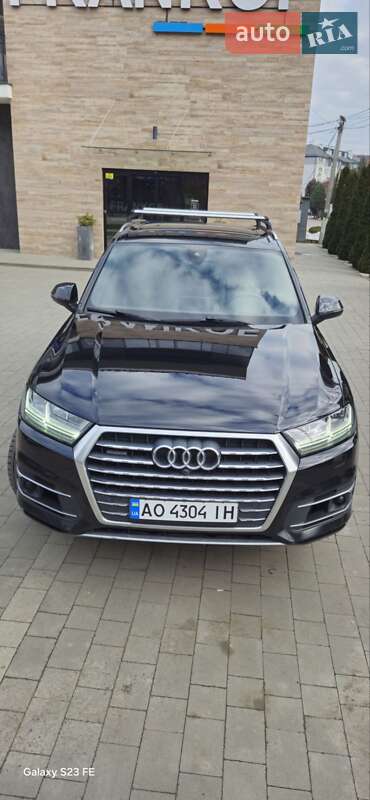 Позашляховик / Кросовер Audi Q7 2017 в Ужгороді
