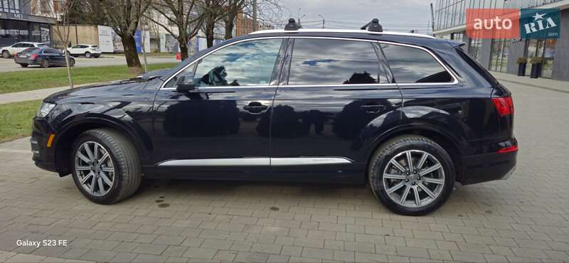Позашляховик / Кросовер Audi Q7 2017 в Ужгороді