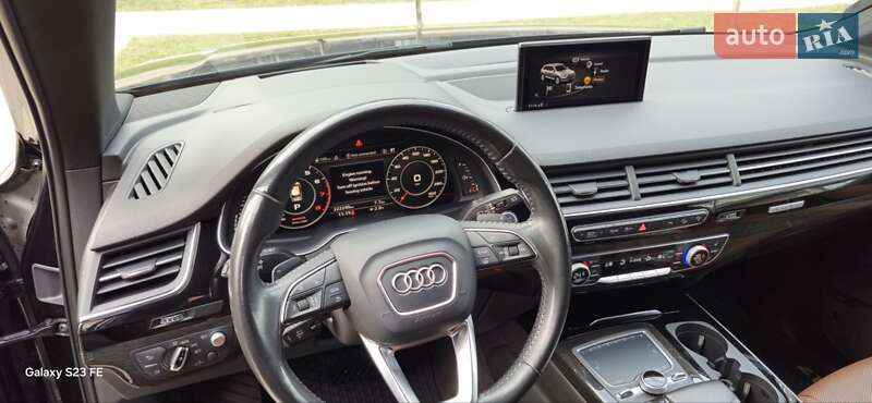 Позашляховик / Кросовер Audi Q7 2017 в Ужгороді