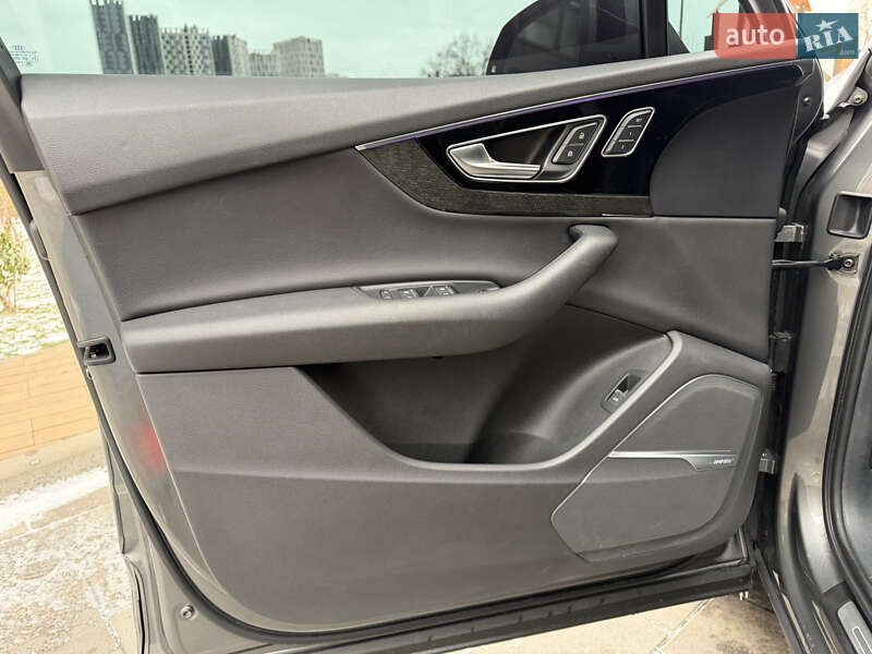 Внедорожник / Кроссовер Audi Q7 2016 в Киеве