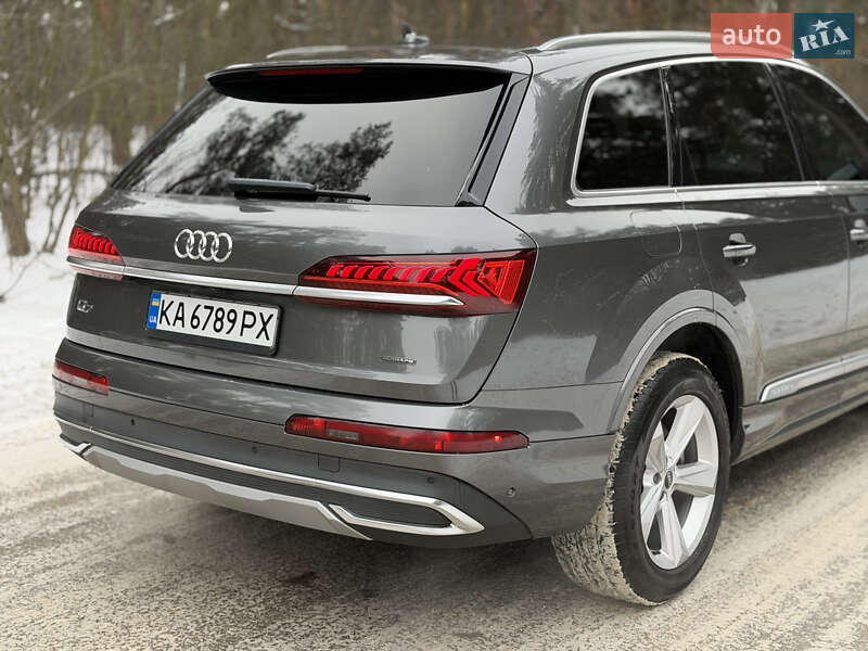 Позашляховик / Кросовер Audi Q7 2020 в Києві