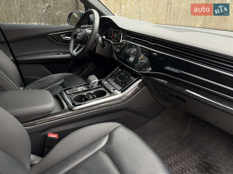 Позашляховик / Кросовер Audi Q7 2020 в Києві