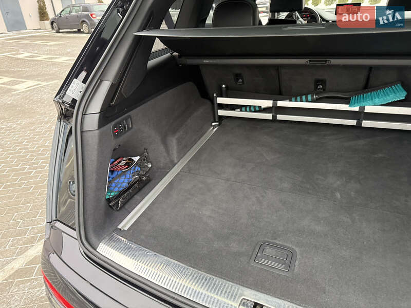 Позашляховик / Кросовер Audi Q7 2018 в Рівному