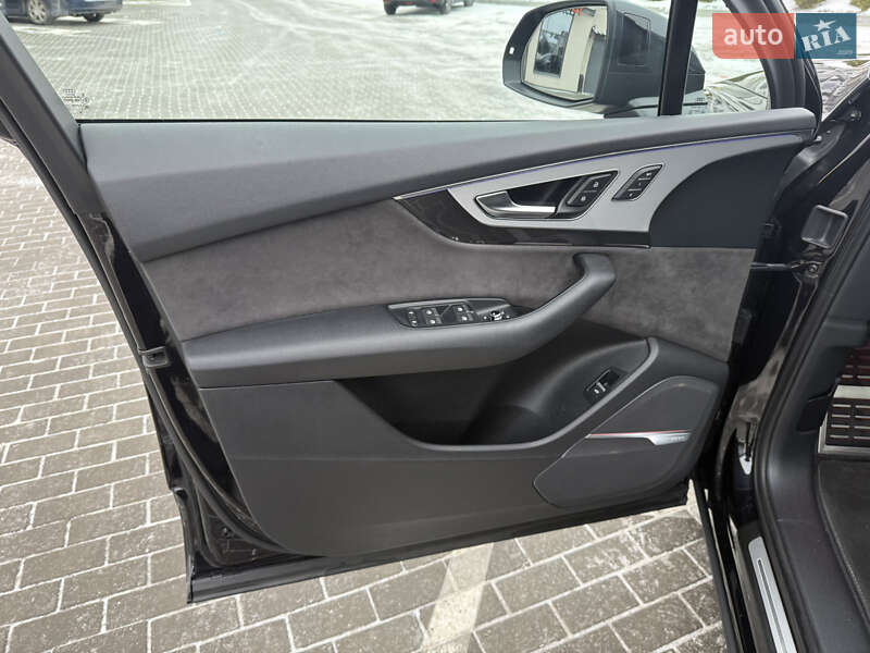 Позашляховик / Кросовер Audi Q7 2018 в Рівному