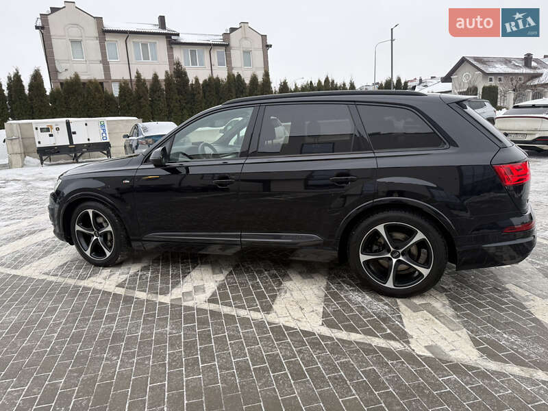 Позашляховик / Кросовер Audi Q7 2018 в Рівному
