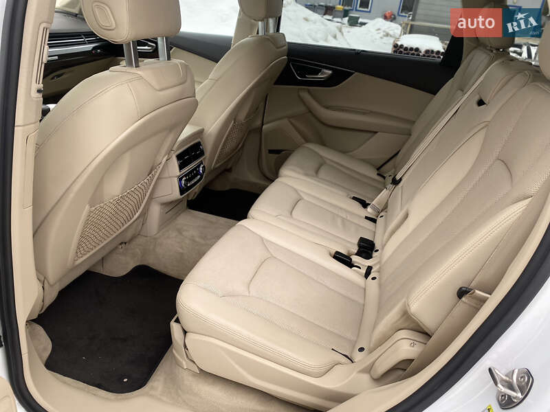 Внедорожник / Кроссовер Audi Q7 2017 в Луцке