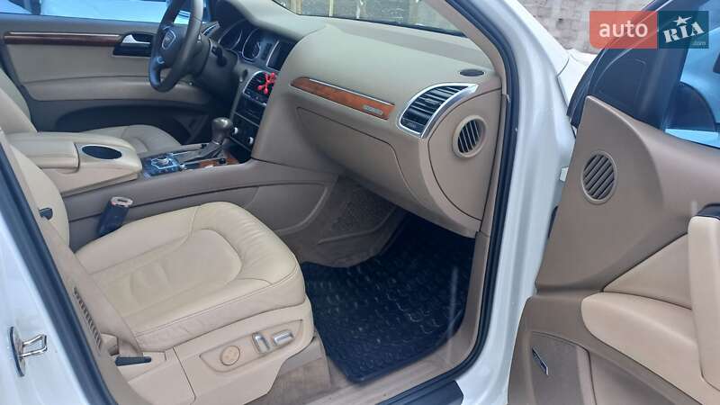 Позашляховик / Кросовер Audi Q7 2014 в Рівному