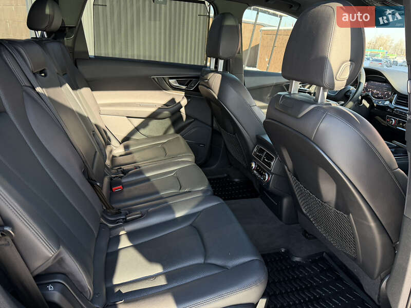 Позашляховик / Кросовер Audi Q7 2017 в Києві фото 22 Позашляховик / Кросовер Audi Q7 2017 в Києві
