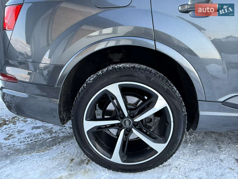 Внедорожник / Кроссовер Audi Q7 2016 в Стрые