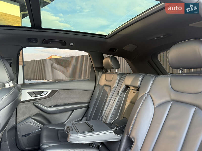 Внедорожник / Кроссовер Audi Q7 2016 в Стрые