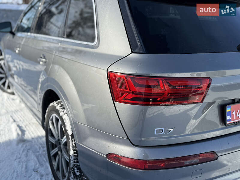 Позашляховик / Кросовер Audi Q7 2017 в Стрию