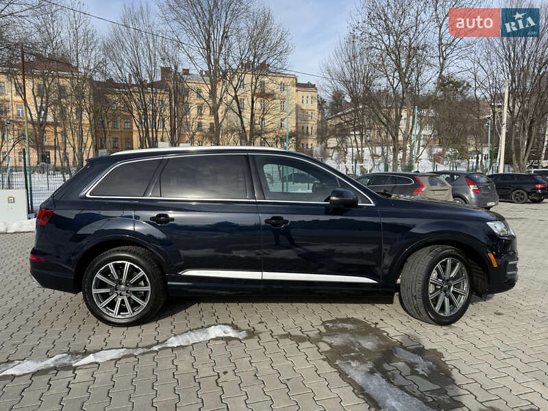 Позашляховик / Кросовер Audi Q7 2017 в Львові