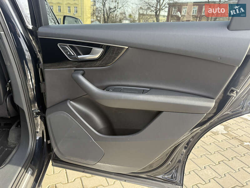 Позашляховик / Кросовер Audi Q7 2017 в Львові