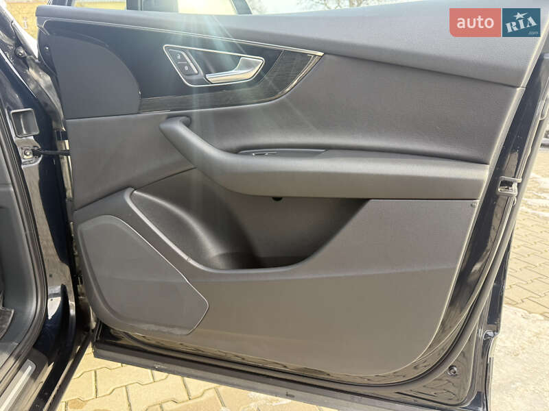 Позашляховик / Кросовер Audi Q7 2017 в Львові