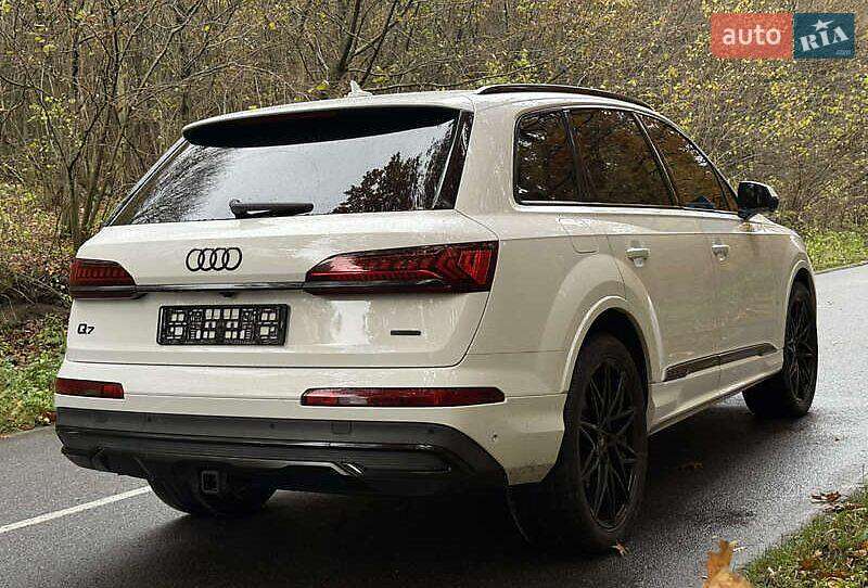 Позашляховик / Кросовер Audi Q7 2021 в Києві