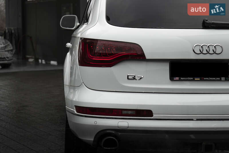 Позашляховик / Кросовер Audi Q7 2013 в Ужгороді