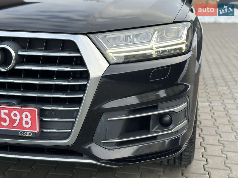 Внедорожник / Кроссовер Audi Q7 2017 в Дубно