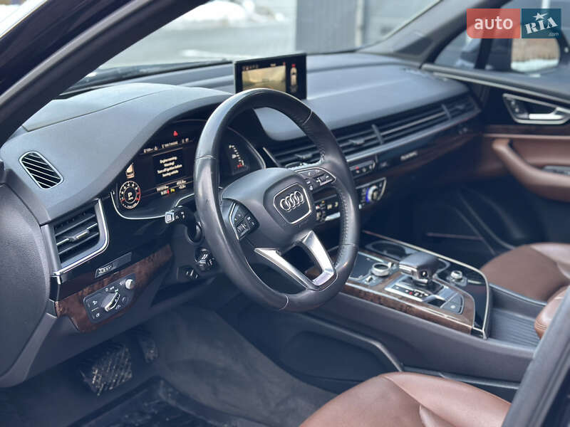 Внедорожник / Кроссовер Audi Q7 2017 в Дубно