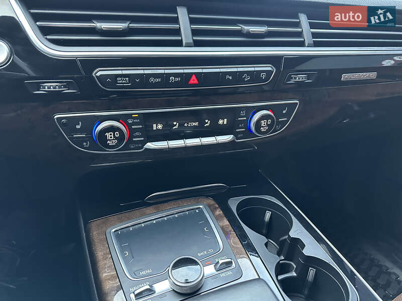 Внедорожник / Кроссовер Audi Q7 2017 в Дубно