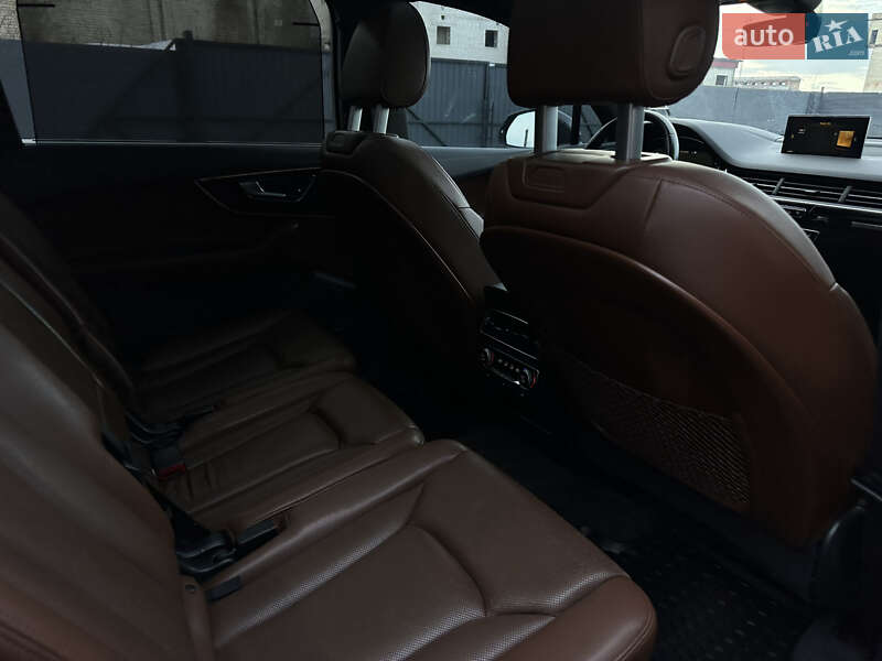 Внедорожник / Кроссовер Audi Q7 2017 в Дубно