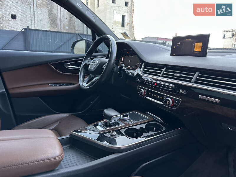 Внедорожник / Кроссовер Audi Q7 2017 в Дубно