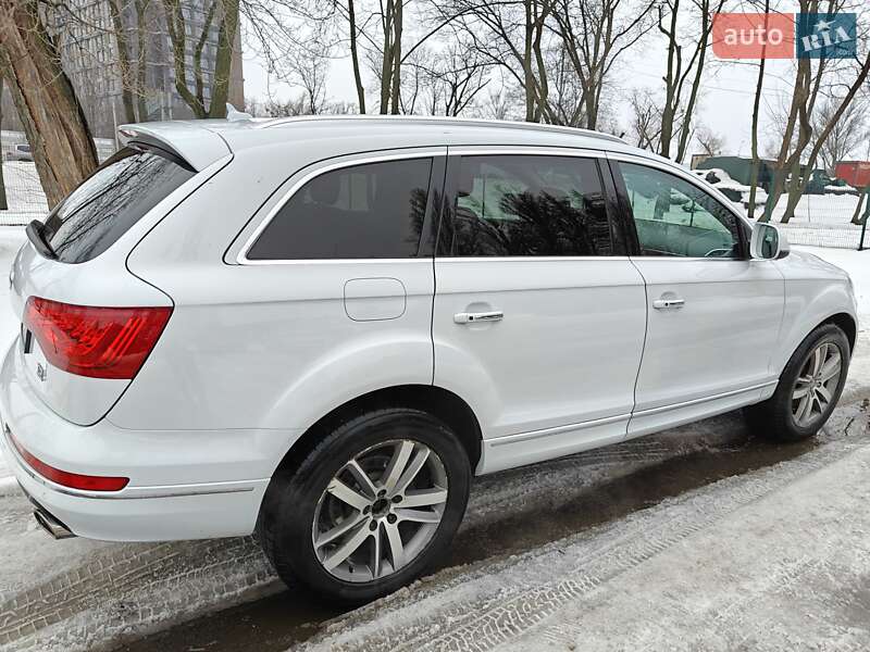 Позашляховик / Кросовер Audi Q7 2015 в Києві