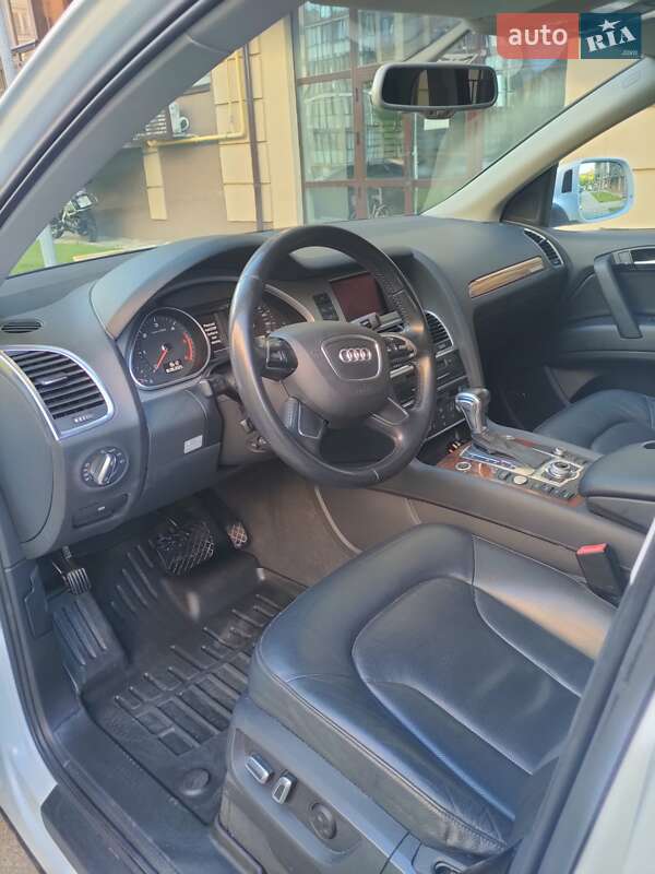 Позашляховик / Кросовер Audi Q7 2015 в Києві