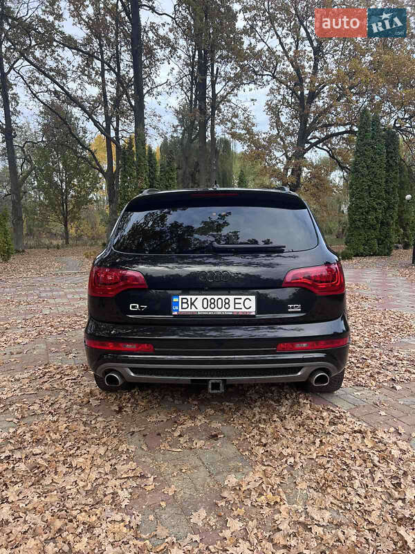 Позашляховик / Кросовер Audi Q7 2015 в Березному
