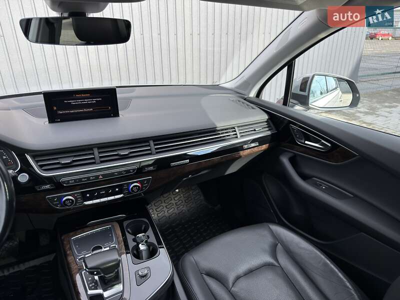 Внедорожник / Кроссовер Audi Q7 2017 в Мукачево