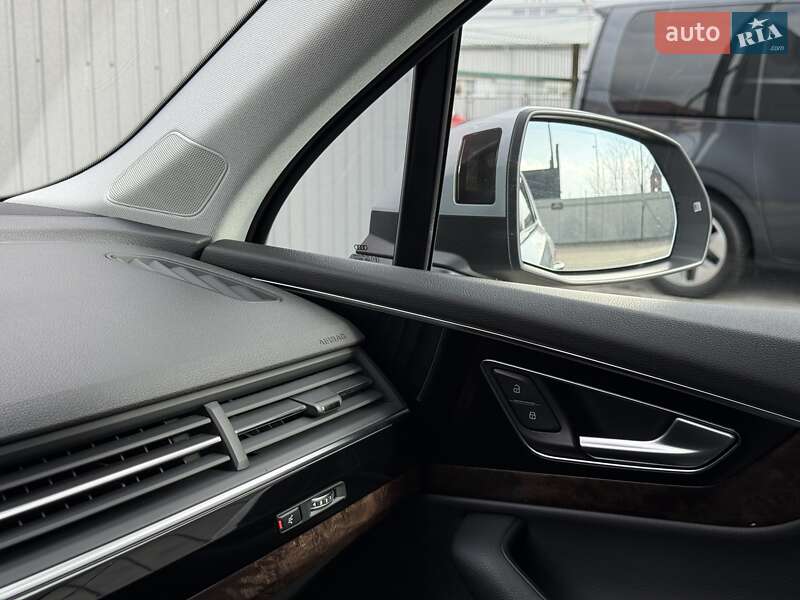 Внедорожник / Кроссовер Audi Q7 2017 в Мукачево