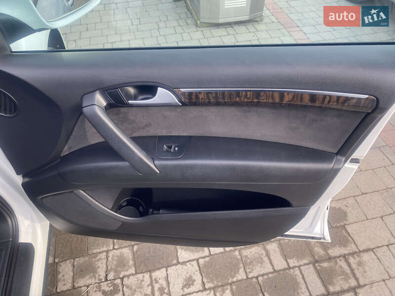Позашляховик / Кросовер Audi Q7 2015 в Мукачевому