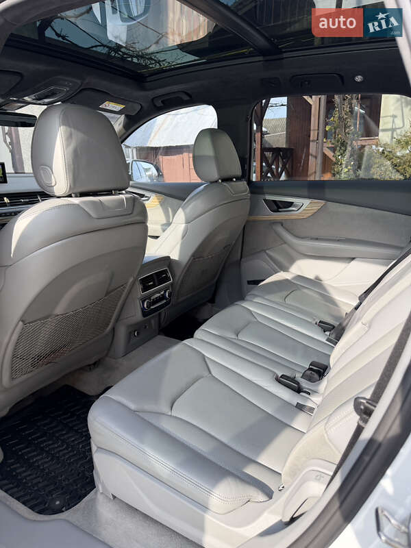 Позашляховик / Кросовер Audi Q7 2017 в Бучачі
