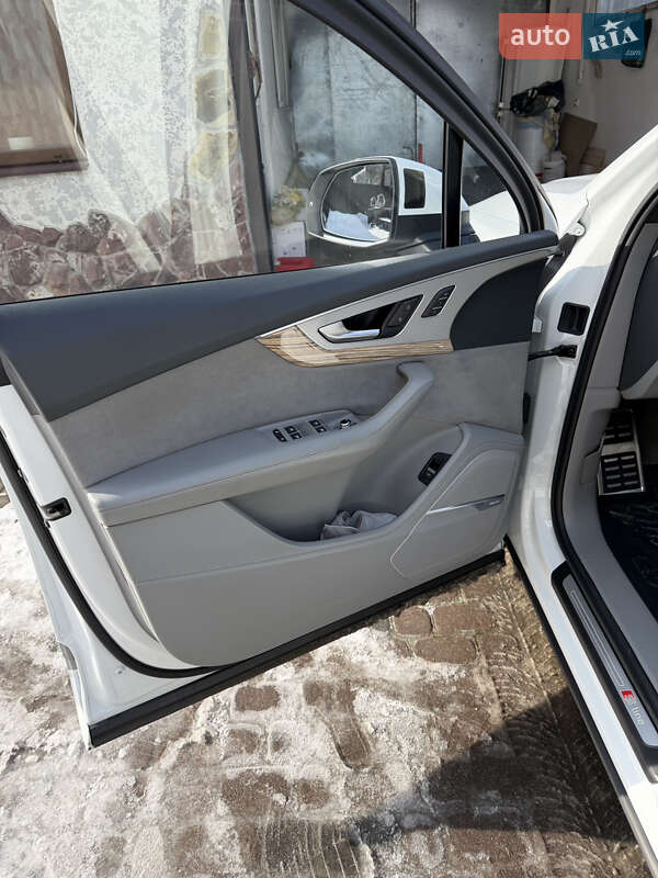 Позашляховик / Кросовер Audi Q7 2017 в Бучачі