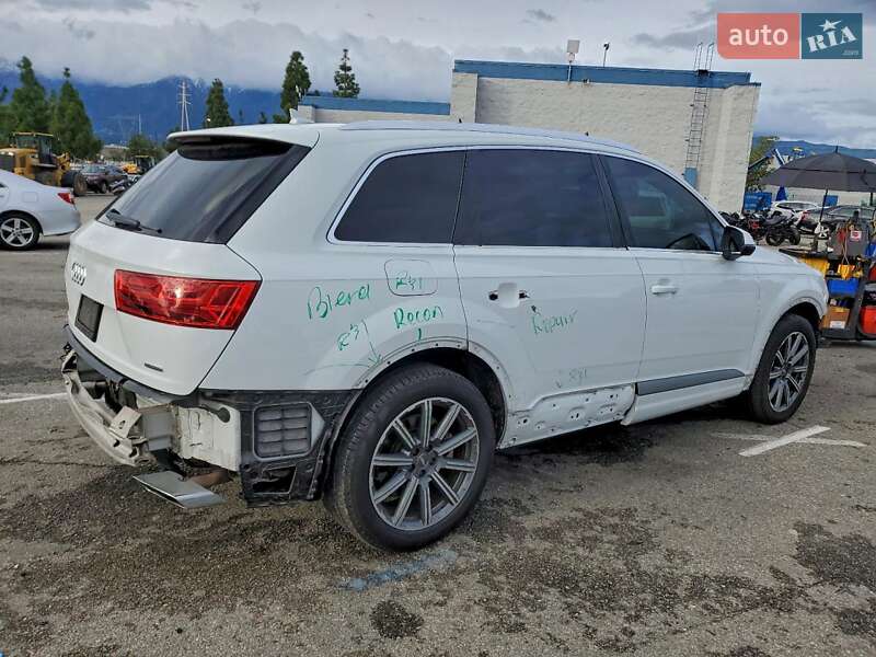 Позашляховик / Кросовер Audi Q7 2017 в Чернівцях