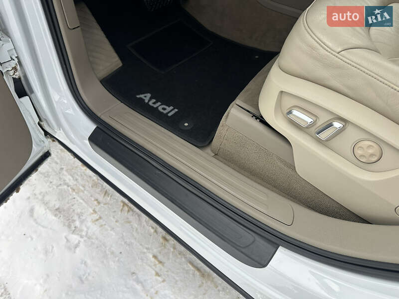 Позашляховик / Кросовер Audi Q7 2012 в Києві