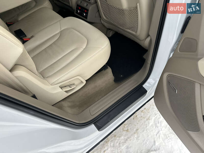 Позашляховик / Кросовер Audi Q7 2012 в Києві