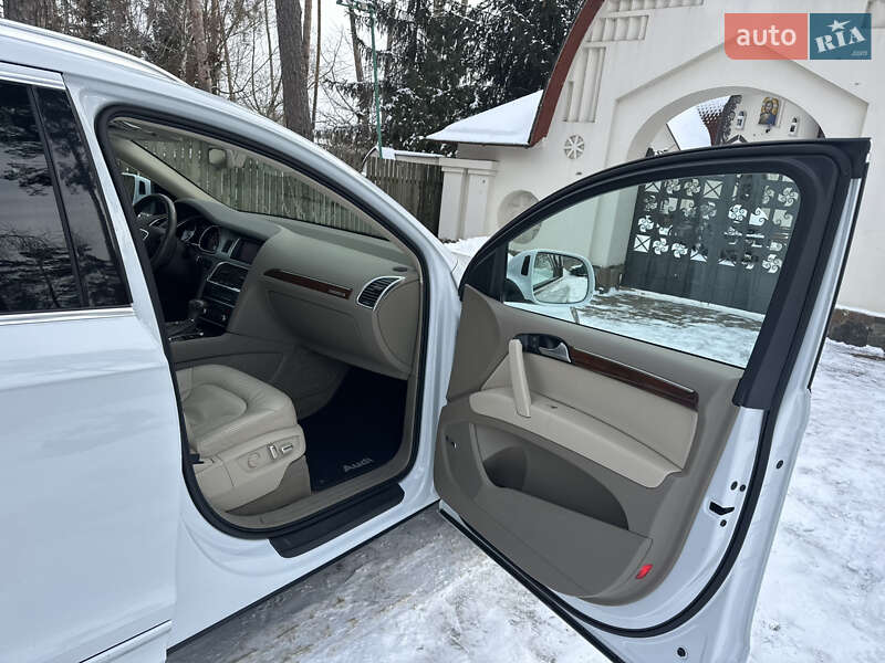 Позашляховик / Кросовер Audi Q7 2012 в Києві