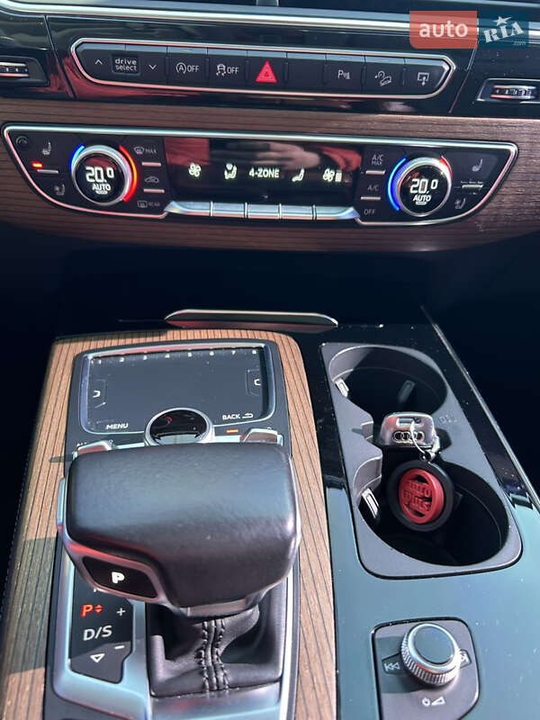 Позашляховик / Кросовер Audi Q7 2016 в Луцьку