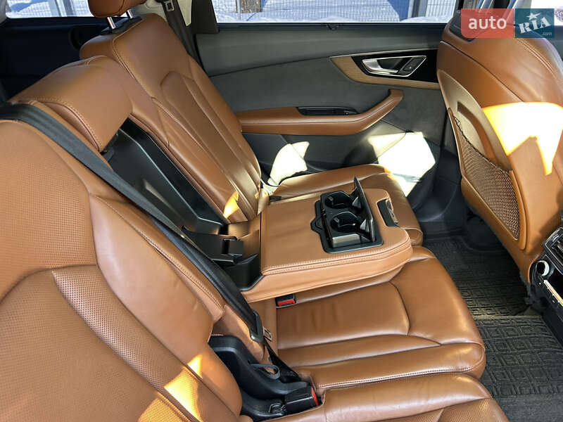 Позашляховик / Кросовер Audi Q7 2016 в Луцьку