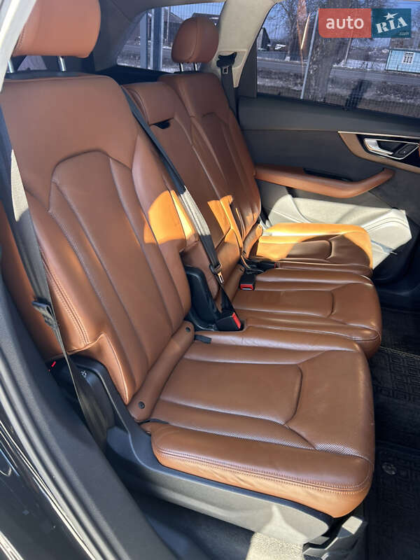 Позашляховик / Кросовер Audi Q7 2016 в Луцьку