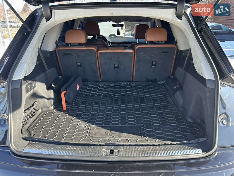 Позашляховик / Кросовер Audi Q7 2016 в Луцьку