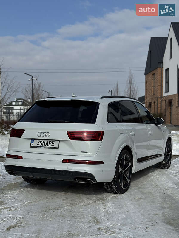 Позашляховик / Кросовер Audi Q7 2017 в Львові