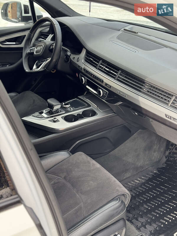 Позашляховик / Кросовер Audi Q7 2017 в Львові