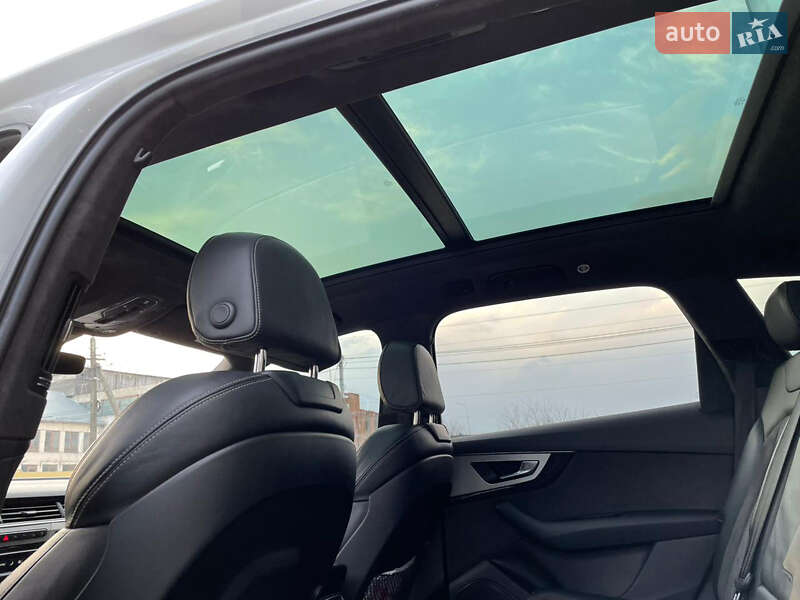 Позашляховик / Кросовер Audi Q7 2015 в Ужгороді