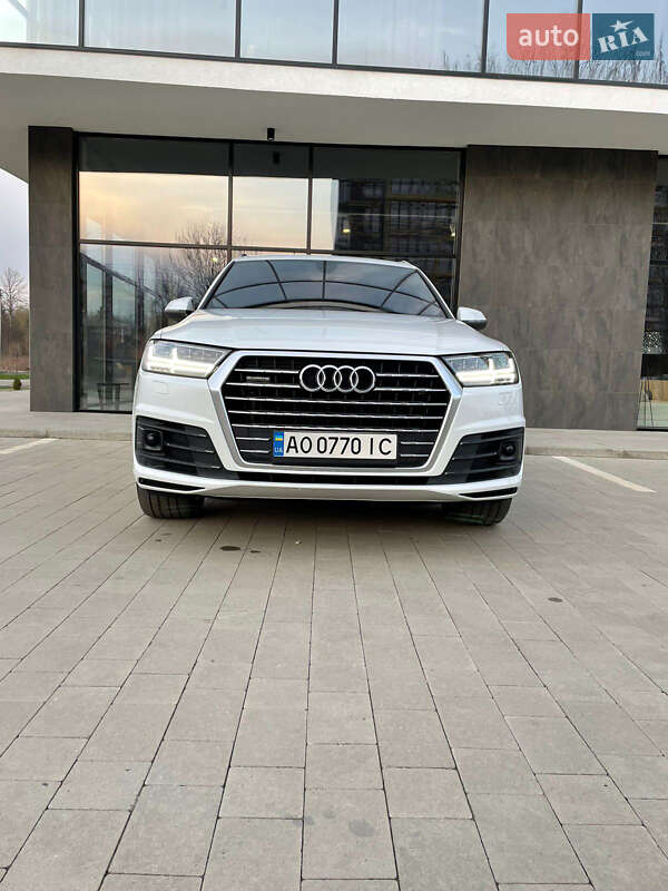 Позашляховик / Кросовер Audi Q7 2015 в Ужгороді