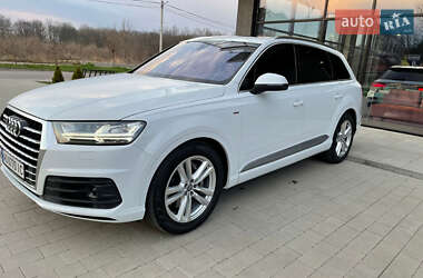 Позашляховик / Кросовер Audi Q7 2015 в Ужгороді